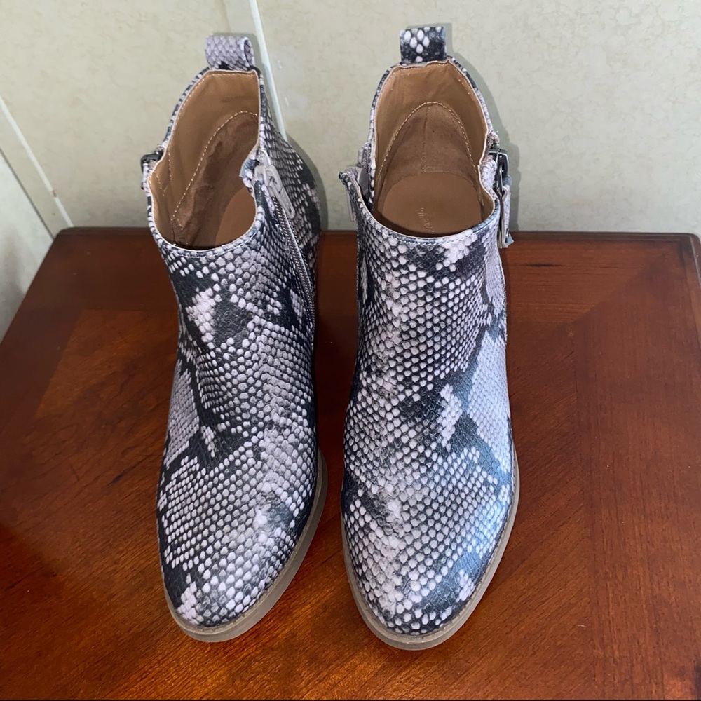 Universal Thread Booties - image 3